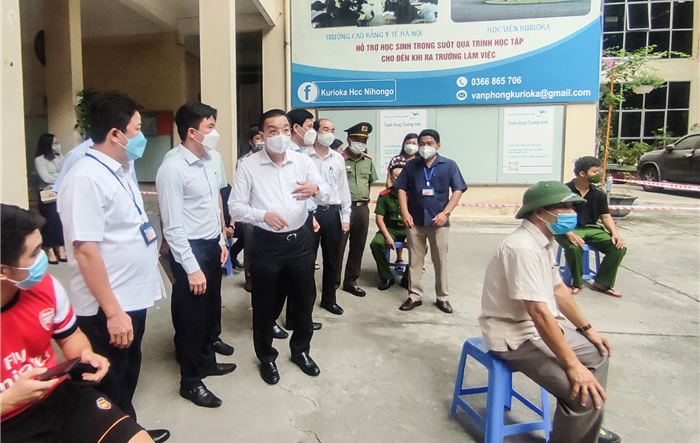 Chủ tịch UBND Thành phố kiểm tra tiêm chủng, nơi xét nghiệm sàng lọc, chỉ đạo đảm bảo an toàn “2 mũi chủ công” chống dịch