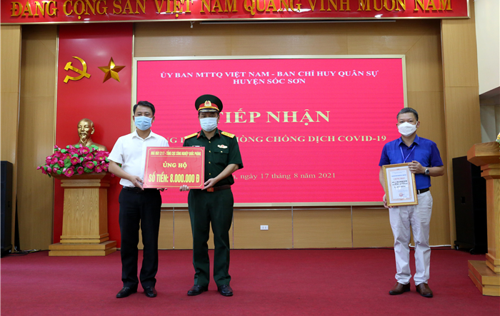 Ủy ban MTTQ - Ban Chỉ huy Quân sự huyện  Sóc Sơn tiếp nhận ủng hộ Quỹ phòng, chống dịch Covid-19