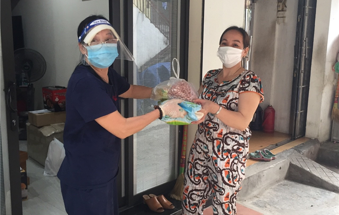 Quận Đống Đa: Đảm bảo cung cấp nhu yếu phẩm cho người dân khu vực cách ly phường Văn Chương