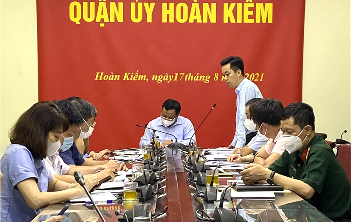 Phó Bí thư Thành ủy Nguyễn Văn Phong kiểm tra công tác phòng, chống dịch tại quận Hoàn Kiếm