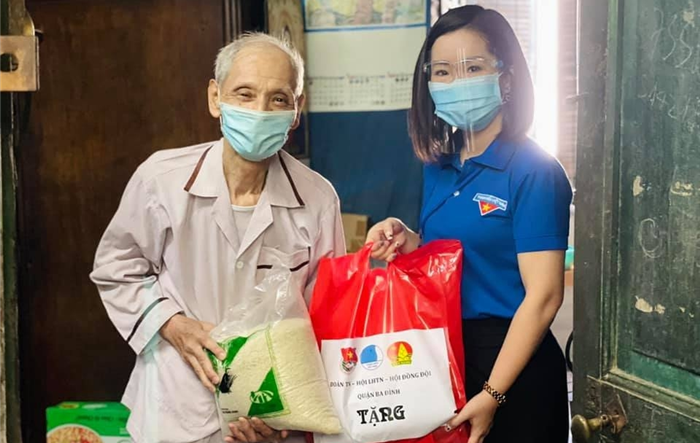 Quận Ba Đình: Hỗ trợ đợt 1 hơn 5 tỷ đồng cho người có công, đối tượng bảo trợ xã hội