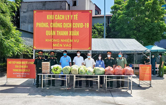 Quận Thanh Xuân tiếp nhận quà của Hội Nông dân Thành phố và huyện Quốc Oai trao tặng các đối tượng gặp khó khăn trên địa bàn