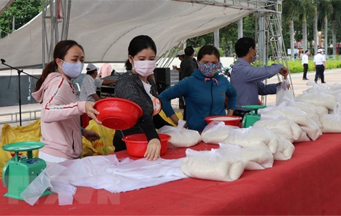 Đề xuất hỗ trợ gạo cứu đói người dân bị ảnh hưởng bởi Covid-19 cho các địa phương thực hiện giãn cách xã hội