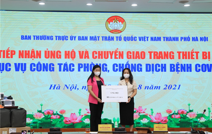 Ủy ban MTTQ Việt Nam thành phố Hà Nội tiếp nhận và chuyển giao trang thiết bị phòng, chống dịch Covid-19