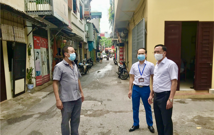 Chủ tịch UBND quận Long Biên kiểm tra công tác phòng, chống dịch 