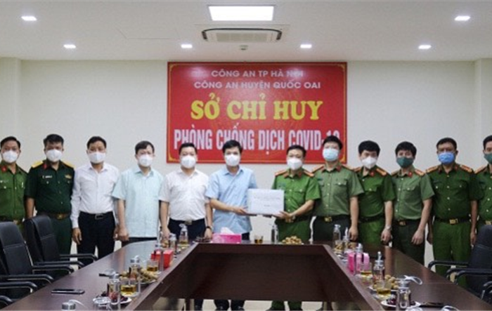 Lãnh đạo huyện Quốc Oai thăm, chúc mừng cán bộ, chiến sĩ Công an Huyện