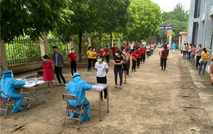 Huyện Ba Vì vượt chỉ tiêu lấy mẫu xét nghiệm Covid-19 cho các đối tượng có nguy cơ cao