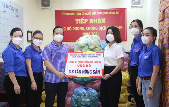 Đoàn Khối các Cơ quan Thành phố trao hỗ trợ, ủng hộ Nhân quân quận Ba Đình, quận Đống Đa