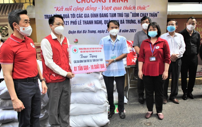 Chương trình "Kết nối cộng đồng - Vượt qua thách thức" chia sẻ với “Xóm chạy thận”