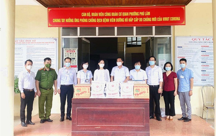 Phó Chủ tịch Thường trực UBND Thành phố Lê Hồng Sơn kiểm tra công tác phòng dịch và bảo đảm an sinh xã hội tại quận Hà Đông