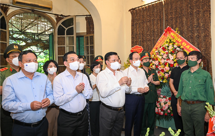 Lãnh đạo Thành phố dâng hương tưởng nhớ Đại tướng Võ Nguyên Giáp