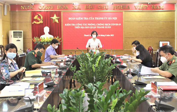 Trưởng ban Tuyên giáo Thành ủy Hà Nội Bùi Huyền Mai kiểm tra công tác phòng, chống dịch trên địa bàn quận Thanh Xuân
