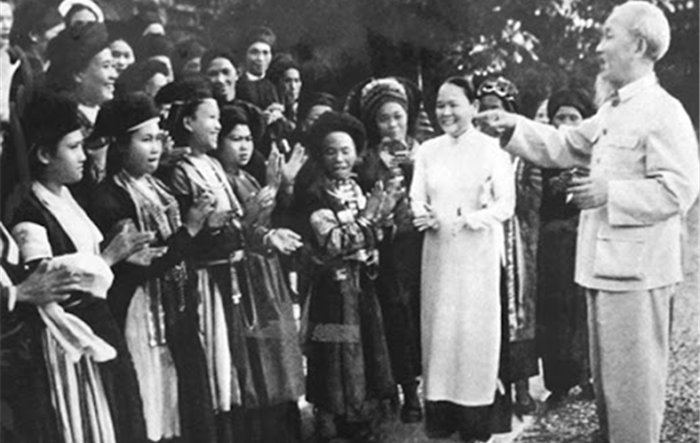 Về học và làm theo Bác