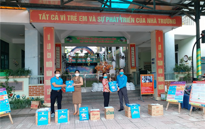 Liên đoàn Lao động quận Bắc Từ liêm đã trao tặng 254 "Túi an sinh Công đoàn"