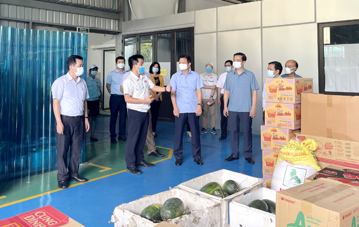 Trưởng ban Tổ chức Thành ủy Vũ Đức Bảo kiểm tra công tác phòng, chống dịch Covid-19 tại huyện Đông Anh