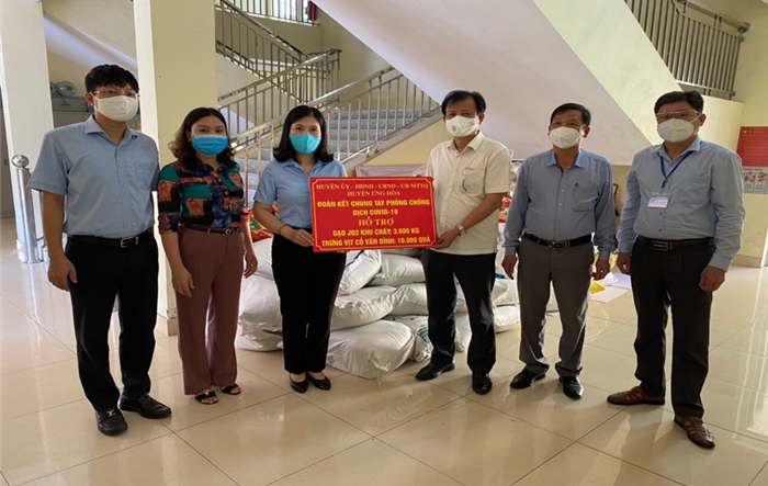 Ủy ban MTTQ Việt Nam các cấp quận Cầu Giấy hỗ trợ công tác phòng, chống dịch Covid-19
