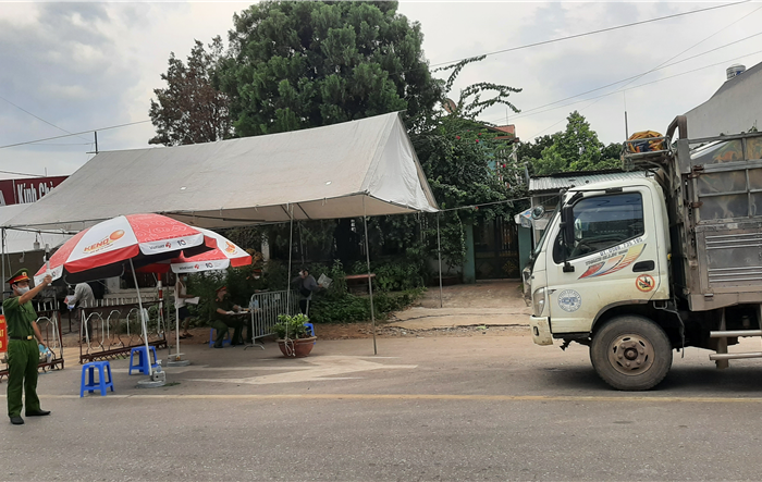 Huyện Ba Vì: Thành lập chốt kiểm dịch Covid-19 thứ 3 trên Quốc lộ 32 giáp ranh với thị xã Sơn Tây