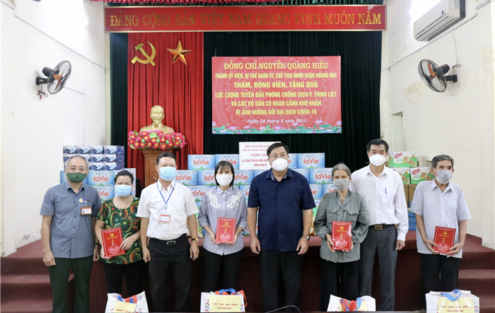 Quận Hoàng Mai: Hỗ trợ các gia đình hoàn cảnh khó khăn, ảnh hưởng bởi dịch Covid-19 tại 14 phường