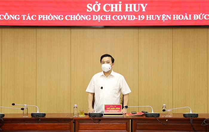 Phó Chủ tịch UBND Thành phố Chử Xuân Dũng làm việc với Sở chỉ huy phòng, chống dịch huyện Hoài Đức