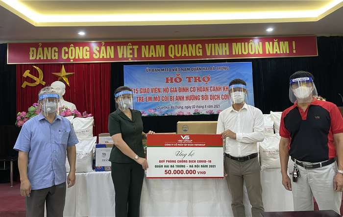 Quận Hai Bà Trưng đồng hành, chia sẻ khó khăn với người dân trong mùa dịch