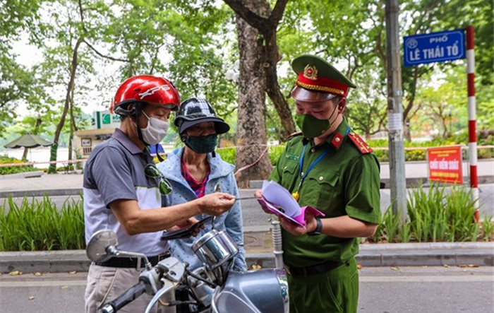Thường trực Thành uỷ Hà Nội yêu cầu thực hiện quyết liệt hơn việc giãn cách xã hội