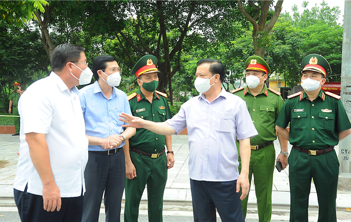 Bí thư Thành ủy Đinh Tiến Dũng yêu cầu khắc phục triệt để sơ hở, tập trung chặn dịch Covid-19 từ ngõ, phố, gia đình