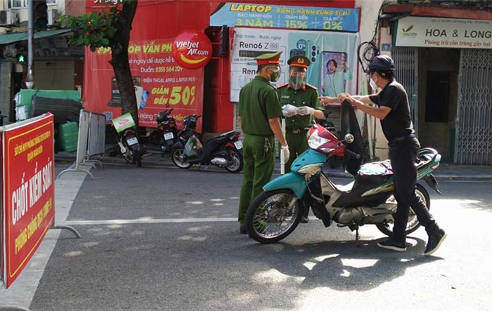 Công an Thành phố tiếp tục triển khai thêm 6 tổ tuần tra, kiểm soát phương tiện, giấy đi đường