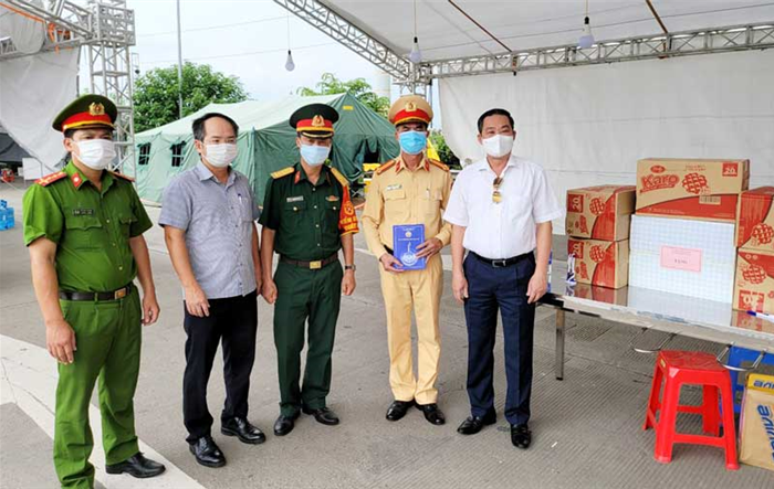 Phó Chủ tịch Thường trực UBND Thành phố thăm, động viên lực lượng kiểm soát phòng, chống dịch Covid-19