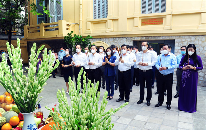 Dâng hương tưởng niệm Tổng Bí thư Trần Phú