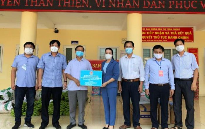 Chủ tịch Hội Nông dân Thành phố thăm, động viên lực lượng tham gia phòng, chống dịch tại huyện Đan Phượng