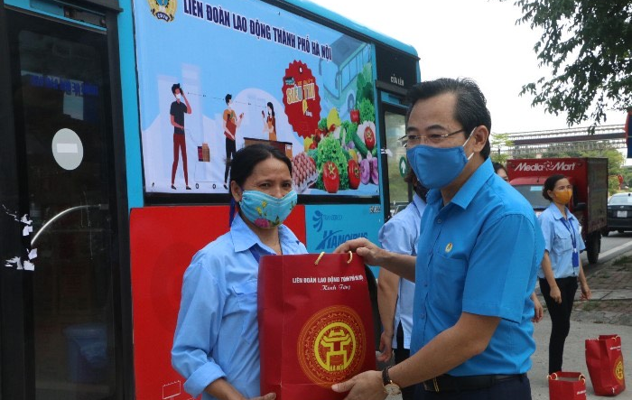  “Xe buýt siêu thị 0 đồng” tiếp tục hỗ trợ công nhân, người lao động bị ảnh hưởng bởi dịch Covid-19