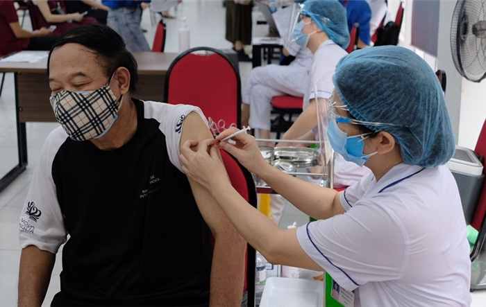 Quận Hai Bà Trưng: Tiêm vắc xin phòng Covid-19 theo hình thức điểm tiêm cố định và tiêm lưu động