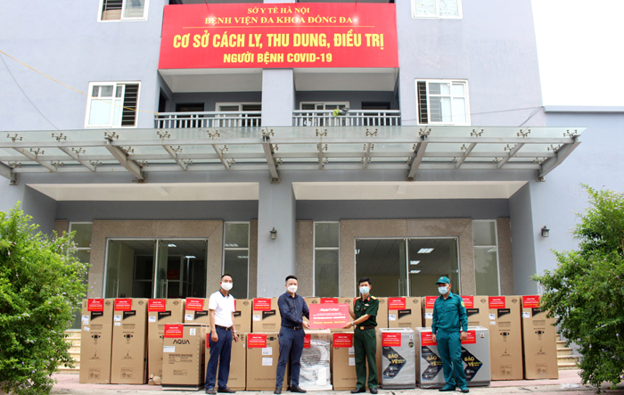 Hoàng Mai: Trao tặng trang thiết bị cho Cơ sở cách ly, thu dung, điều trị bệnh nhân Covid-19