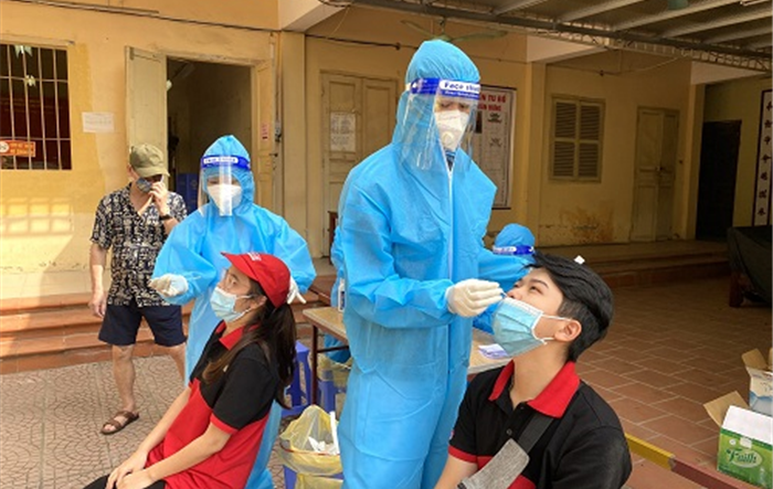 Quận hai Bà Trưng: Tập trung xét nghiệm sàng lọc, bóc tách kịp thời các trường hợp F0 khỏi cộng đồng