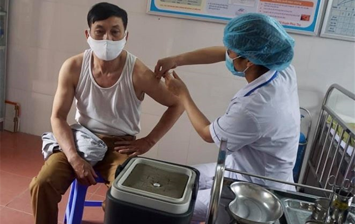 Phúc thọ triển khai xét nghiệm diện rộng và tiêm vắc xin phòng Covid-19 cho toàn bộ người dân trên địa bàn