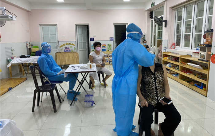 Quận Ba Đình: Triển khai 129 điểm xét nghiệm diện rộng và 08 điểm tiêm chủng vắc xin phòng, chống Covid-19