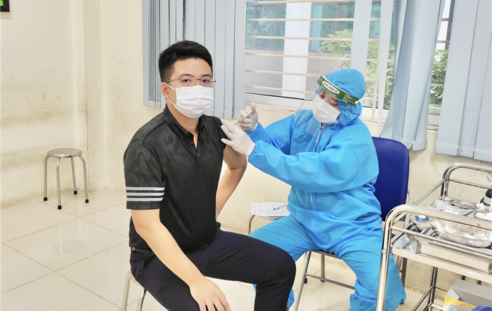 Quận Thanh Xuân đẩy nhanh chiến dịch tiêm chủng vắc xin phòng Covid-19 quy mô lớn và tăng cường xét nghiệm diện rộng