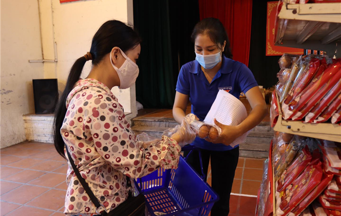 Khai trương “Siêu thị  mini 0 đồng - Hà Nội trái tim hồng” tại thị xã Sơn Tây