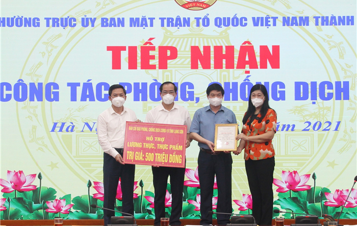  Uỷ ban MTTQ Việt Nam thành phố Hà Nội tiếp nhận nhu yếu phẩm phòng, chống dịch Covid-19 từ tỉnh Lạng Sơn