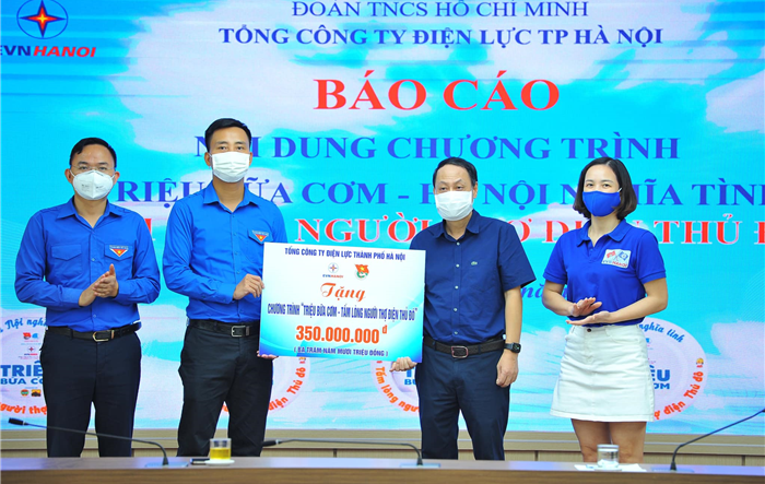 14.000 suất ăn trao tặng người khó khăn từ “Tấm lòng người thợ điện Thủ đô”