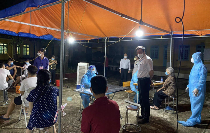 Lãnh đạo huyện Thanh Trì thường xuyên kiểm tra, đôn đốc công tác xét nghiệm và tiêm vắc xin phòng, chống Covid-19