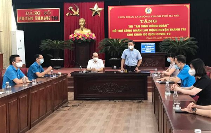 Người lao động khó khăn huyện Thanh Trì tiếp tục đón nhận 1.000 “Túi an sinh Công đoàn” do LĐLĐ Thành phố hỗ trợ