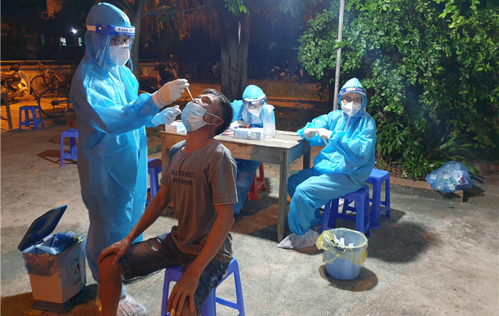 Vắc xin về đến đâu, Thanh Oai tiêm hết đến đó bất kể ngày đêm