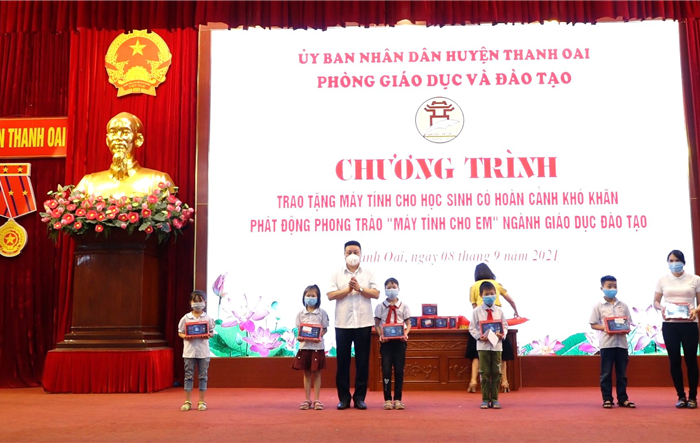 Ngành giáo dục Thủ đô: Quyên góp được 2.345 thiết bị hỗ trợ học trực tuyến cho học sinh có hoàn cảnh khó khăn