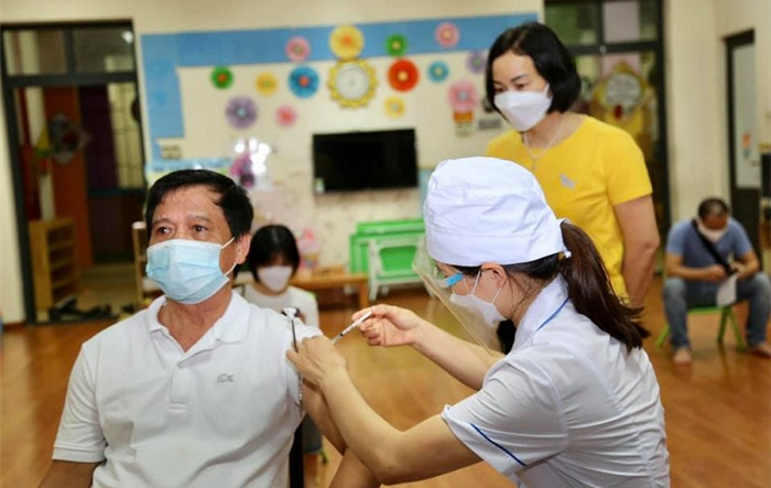 Quận Hà Đông: Thần tốc tổ chức lấy mẫu xét nghiệm và tiêm phòng vắc xin Covid-19 cho người dân