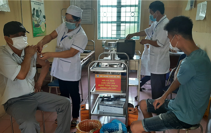 Huyện Ba Vì hoàn thành kế hoạch tiêm vắc xin và xét nghiệm diện rộng Covid-19 cho người dân