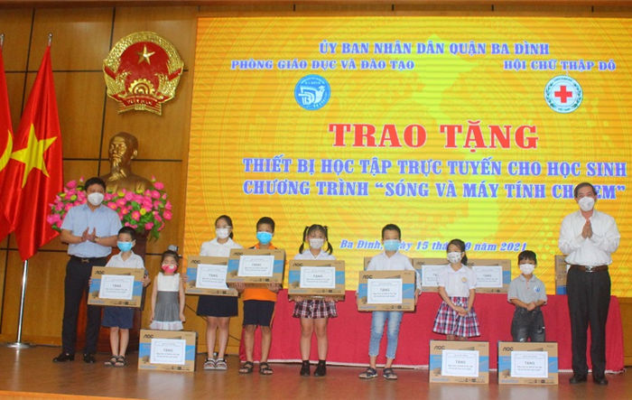 Quận Ba Đình: Vận động được hơn 1 tỷ đồng hưởng ứng chương trình “Sóng và máy tính cho em”