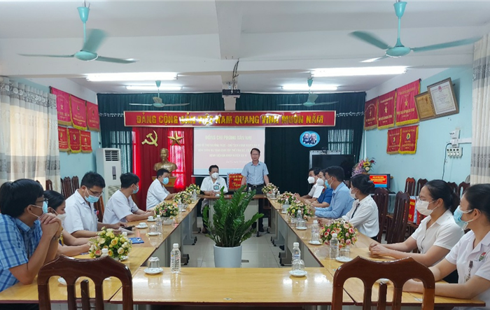 Biểu dương đội ngũ y, bác sỹ, nhân viên y tế sau chiến dịch tiêm vắc xin và xét nghiệm diện rộng Covid-19