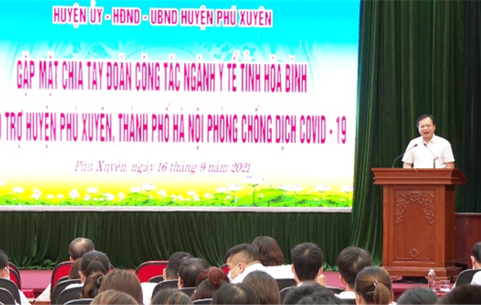 Huyện Phú Xuyên cảm ơn Đoàn cán bộ y tế tỉnh Hoà Bình hỗ trợ công tác phòng, chống dịch Covid-19