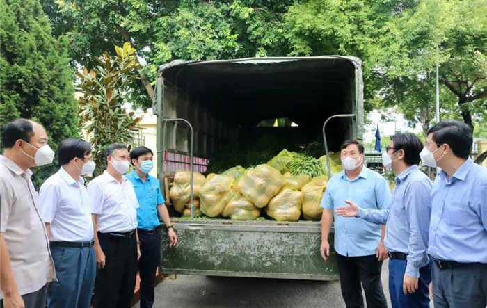Quận Hoàng Mai tiếp nhận món quà tình nghĩa từ Huyện Chương Mỹ